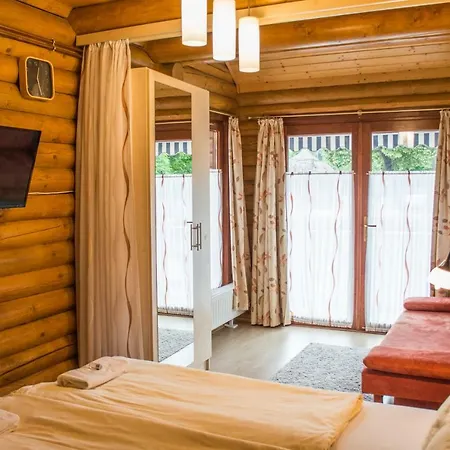 Medora Park - Bagolyvár Rönkház Vendégház 3*